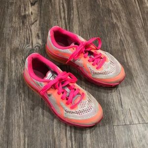 Nike girls air max’s SIZE 4Y